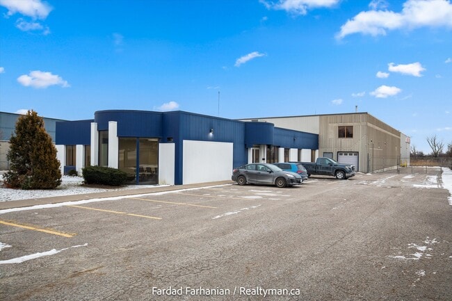 Plus de détails pour 42 Cardico Dr, Whitchurch-Stouffville, ON - Industriel à vendre