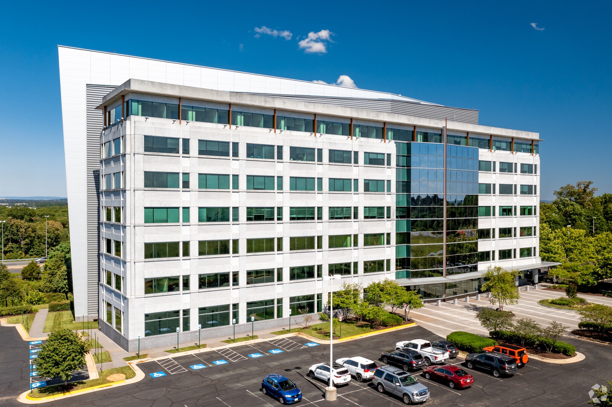 21000 Atlantic Blvd, Dulles, VA for lease Primary Photo- Image 1 of 31