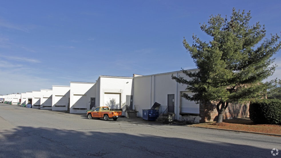 8400-8414 Sanford Dr, Richmond, VA for lease - Building Photo - Image 3 of 8