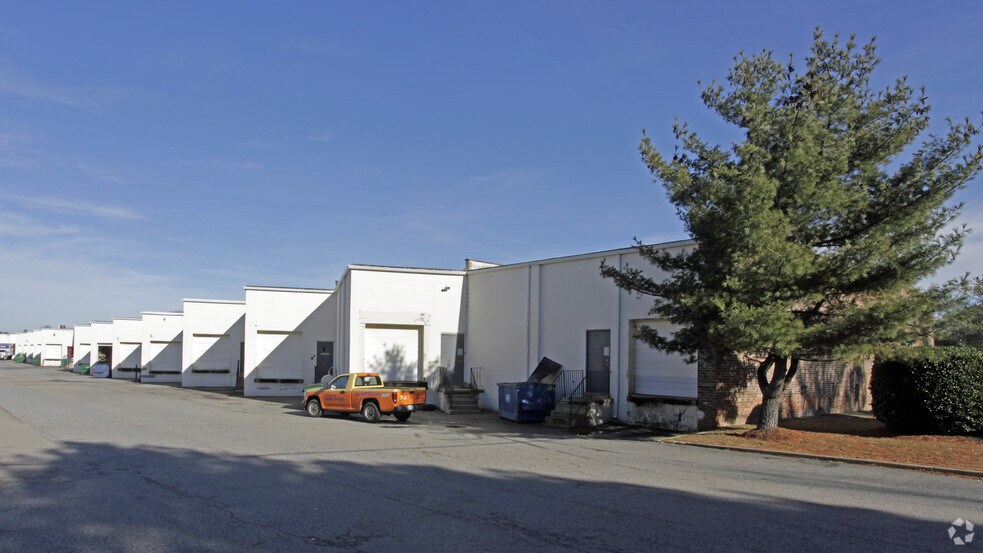 8400-8414 Sanford Dr, Richmond, VA à louer - Photo du bâtiment - Image 3 de 8