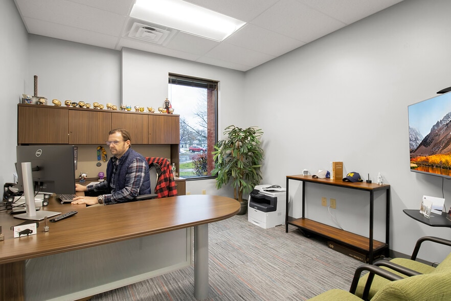 75 Earhart Dr, Amherst, NY for lease - Interior Photo - Image 2 of 44