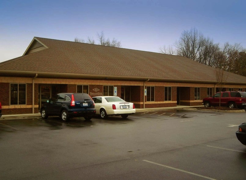 10564 N Main St, Archdale, NC à louer - Photo du bâtiment - Image 2 de 4
