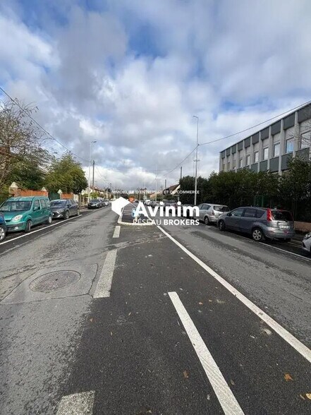 Office in Neuilly-sur-Marne for lease - Building Photo - Image 1 of 6