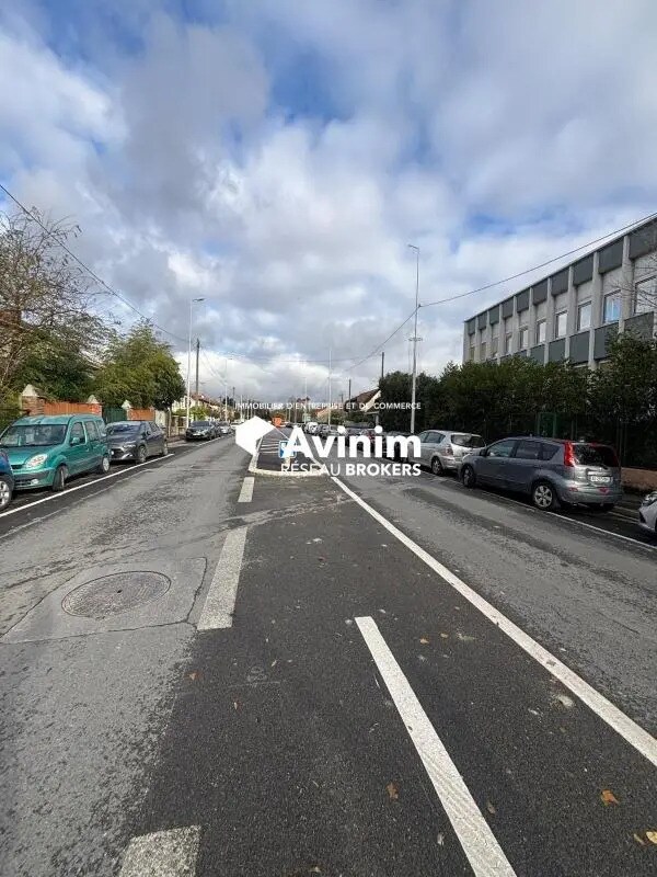 Office in Neuilly-sur-Marne for lease Building Photo- Image 1 of 7