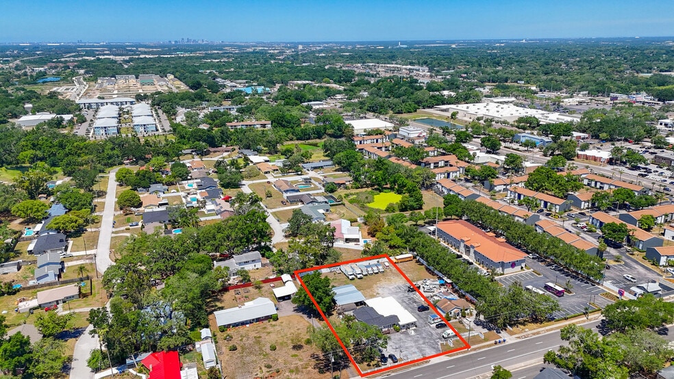 504 S Kings Ave, Brandon, FL for sale - Building Photo - Image 3 of 9