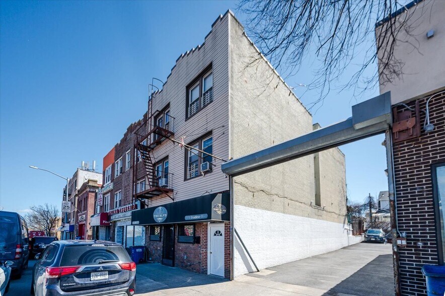 2918 Bruckner Blvd, Bronx, NY à vendre - Photo du bâtiment - Image 2 de 49