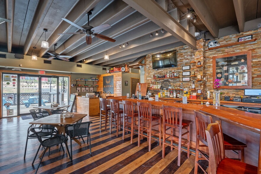 Canyon Lake Investment Property portfolio of 2 properties for sale on LoopNet.ca - Interior Photo - Image 2 of 12