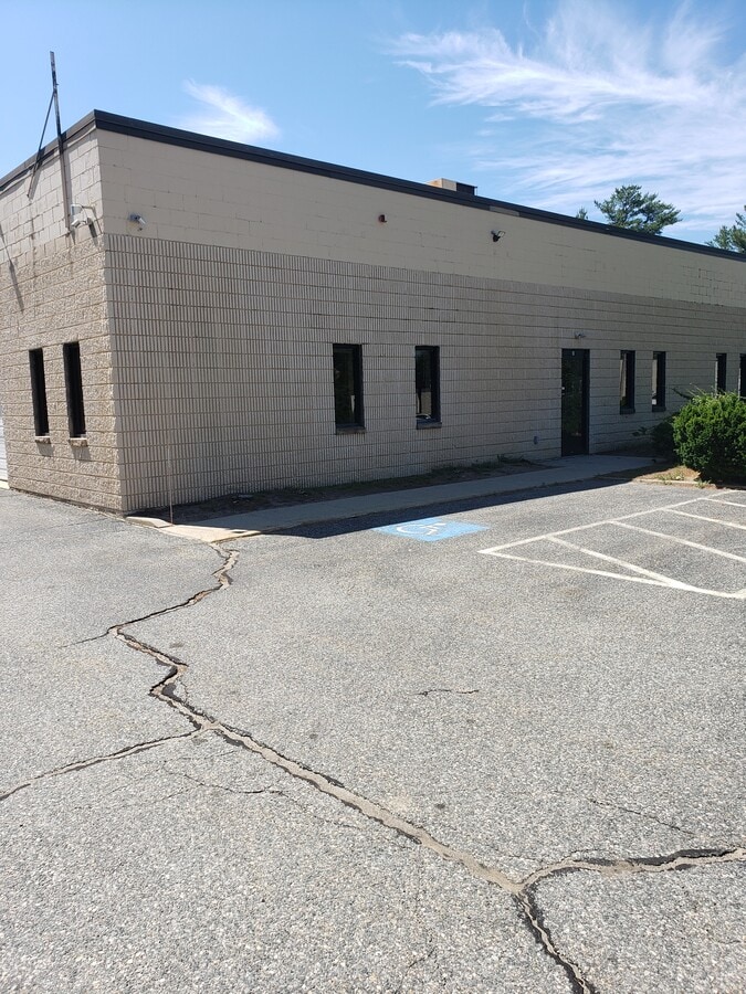 37 Lark Industrial Pky, Greenville, RI 02828 - Unité A - - Photo intérieure - Image 2 of 18