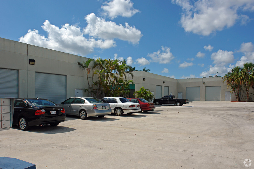 8280 NW 27th St, Miami, FL à louer - Photo du b timent - Image 3 de 8