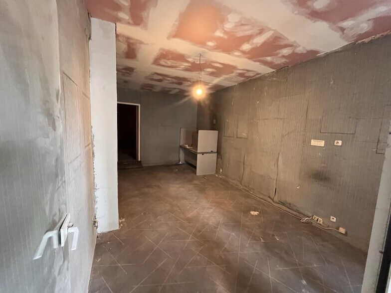 Local d'activités dans Toulon à vendre - Photo du bâtiment - Image 3 de 9