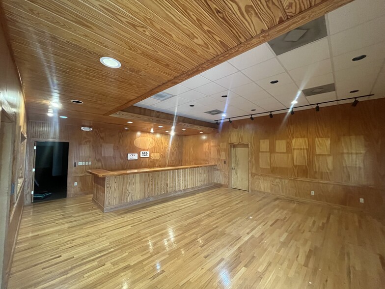 7491 Ulmerton Rd, Largo, FL for lease - Building Photo - Image 2 of 13