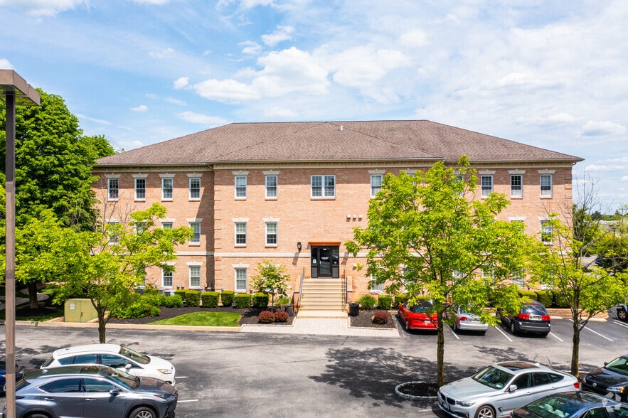 2000 Sproul Rd, Broomall, PA à louer - Photo du bâtiment - Image 3 de 13