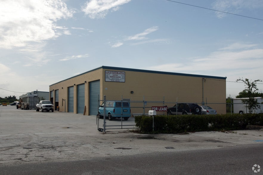 2829 Ford Street Ext, Fort Myers, FL à louer - Photo du bâtiment - Image 2 de 5