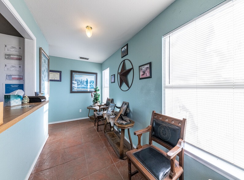 6407 S US Highway 377, Stephenville, TX for sale - Interior Photo - Image 2 of 59
