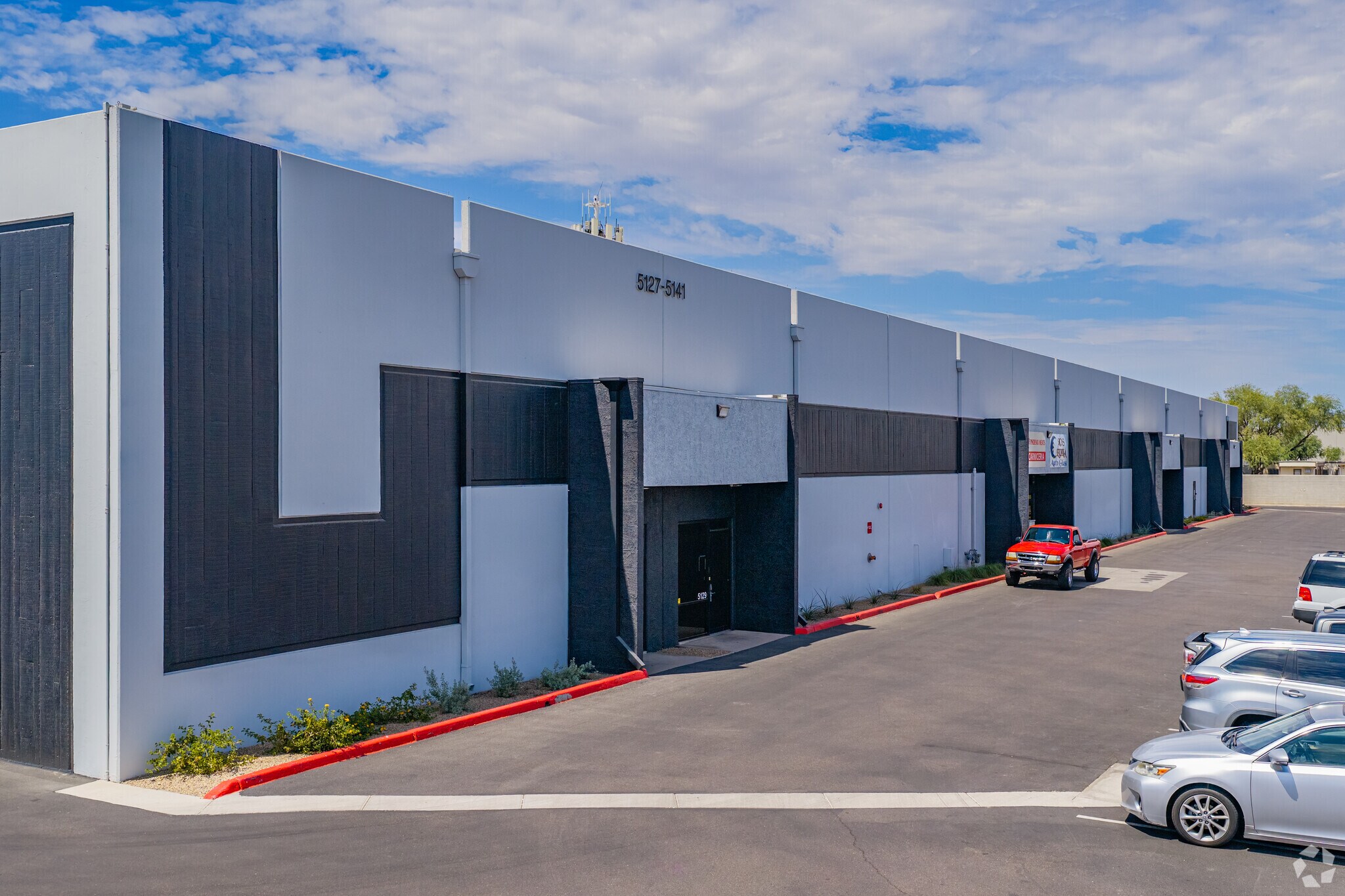 5127-5141 W Latham St, Phoenix, AZ for lease Primary Photo- Image 1 of 12