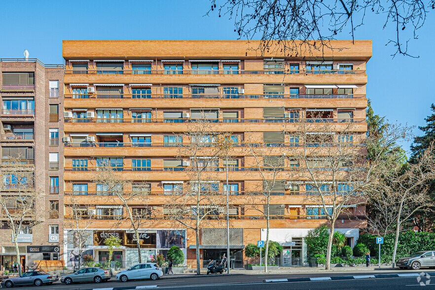 Avenida de Alberto Alcocer, 29, Madrid, Madrid for sale - Building Photo - Image 2 of 2