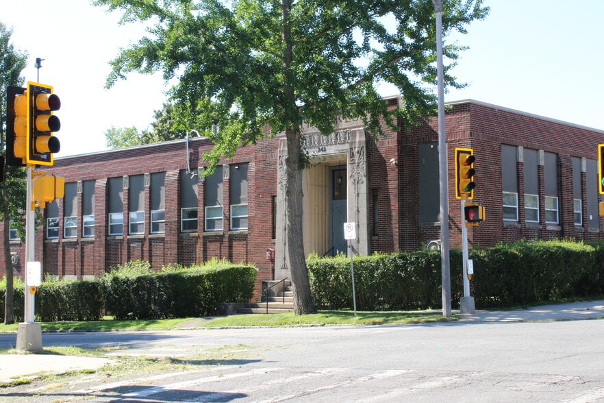242 Suffolk St, Holyoke, MA for sale - Building Photo - Image 1 of 6