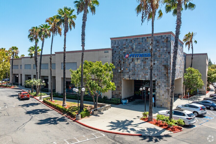 11787 Foothill Blvd, Rancho Cucamonga, CA à louer - Photo principale - Image 1 de 4