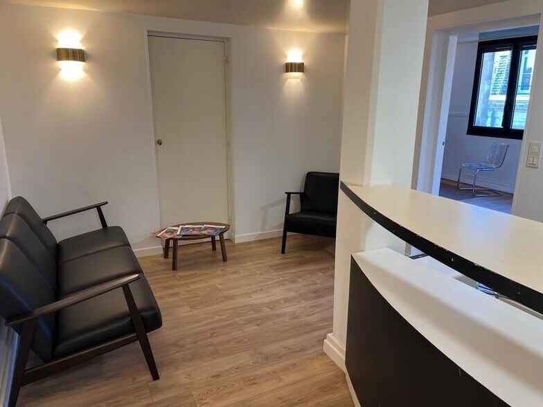 Retail in Bordeaux for lease - Interior Photo - Image 3 of 3