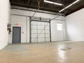 390-402 E St. Charles Rd, Carol Stream, IL for lease Interior Photo- Image 2 of 4