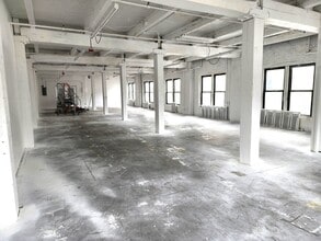 21-07 Borden Ave, Long Island City, NY à louer Photo intérieure- Image 2 de 3