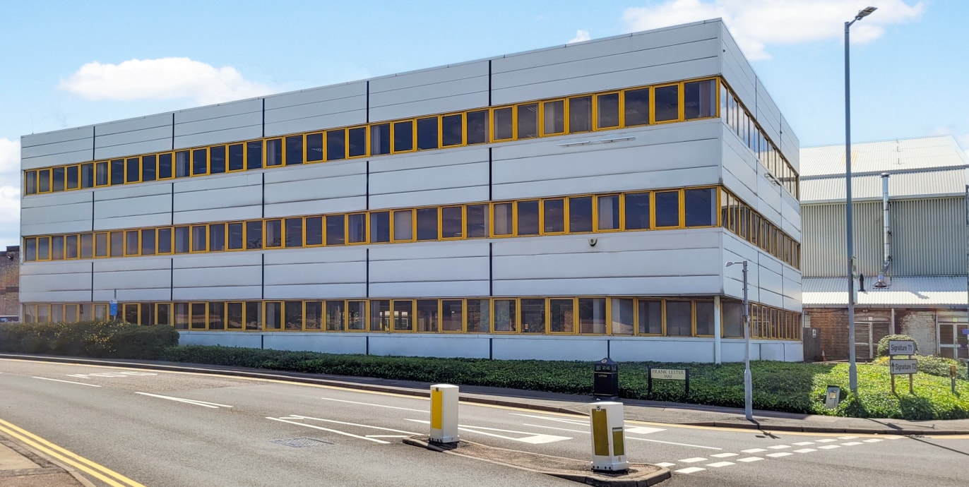 105 Frank Lester Way way, Luton à louer Photo du bâtiment- Image 1 de 3