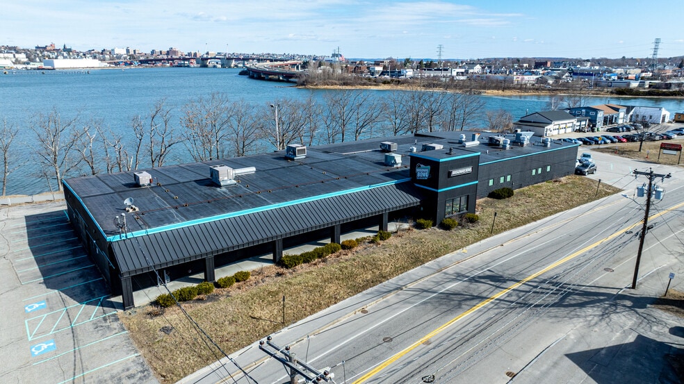 725 Broadway, South Portland, ME for sale - Primary Photo - Image 1 of 22