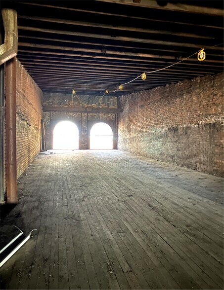 313 Main St, Evansville, IN à louer - Photo du bâtiment - Image 2 de 15