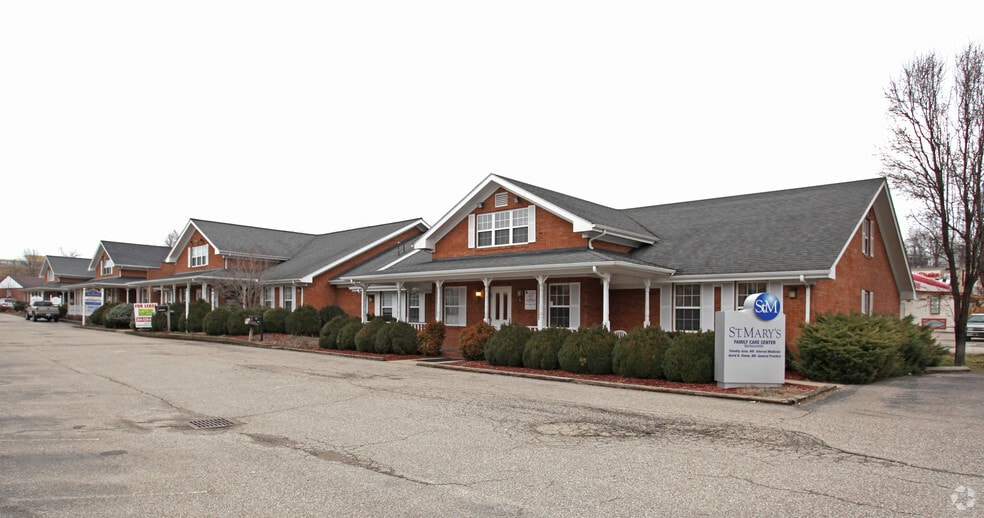 4 Chateau Ln, Barboursville, WV for sale - Building Photo - Image 1 of 30