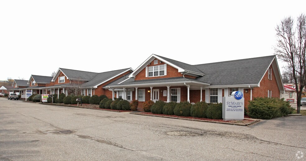 4 Chateau Ln, Barboursville, WV à vendre - Photo du bâtiment - Image 1 de 30