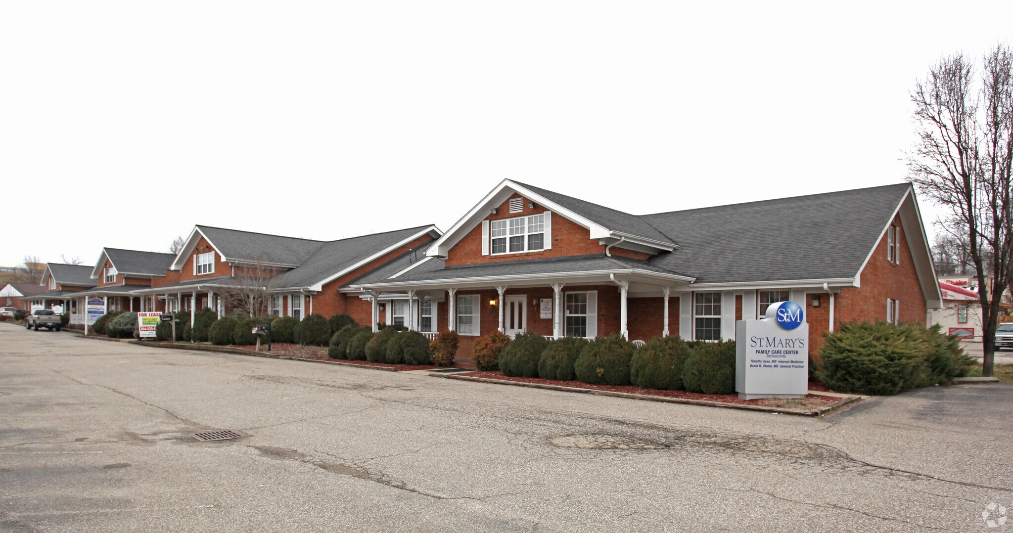 4 Chateau Ln, Barboursville, WV à vendre Photo du bâtiment- Image 1 de 31