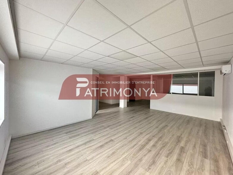 Office in Aubagne for lease - Interior Photo - Image 3 of 6