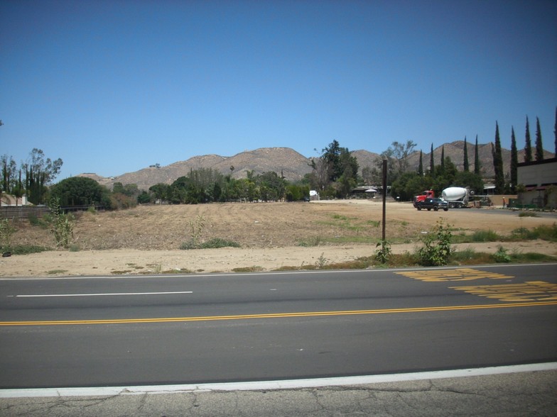 21940 Bundy Canyon, Wildomar, CA à vendre - Photo du bâtiment - Image 1 de 1