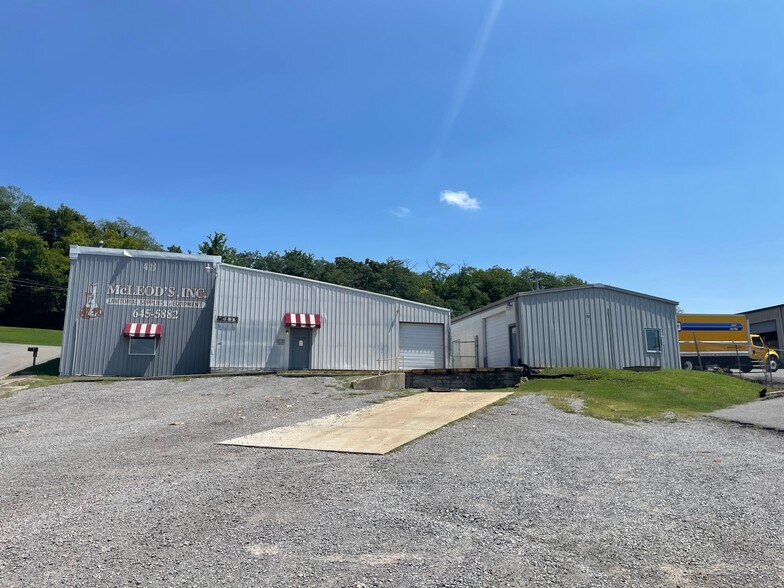 48 W Washington St, Clarksville, TN for lease - Building Photo - Image 2 of 19
