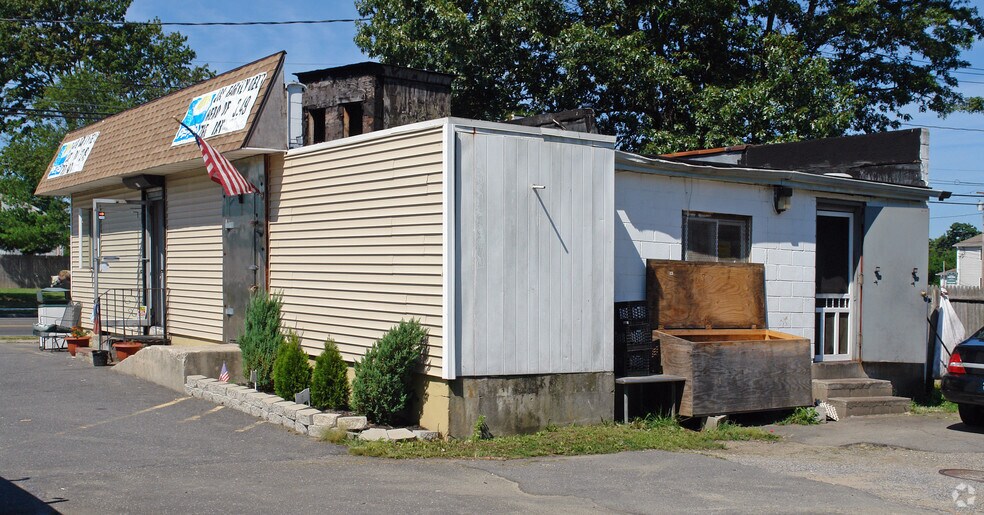 205 Waverly Ave, Patchogue, NY à vendre - Photo du bâtiment - Image 2 de 2