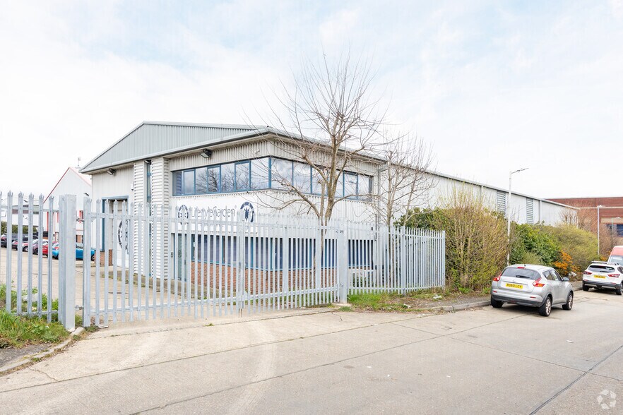 Wollaston Way, Basildon à louer - Photo du bâtiment - Image 2 de 2