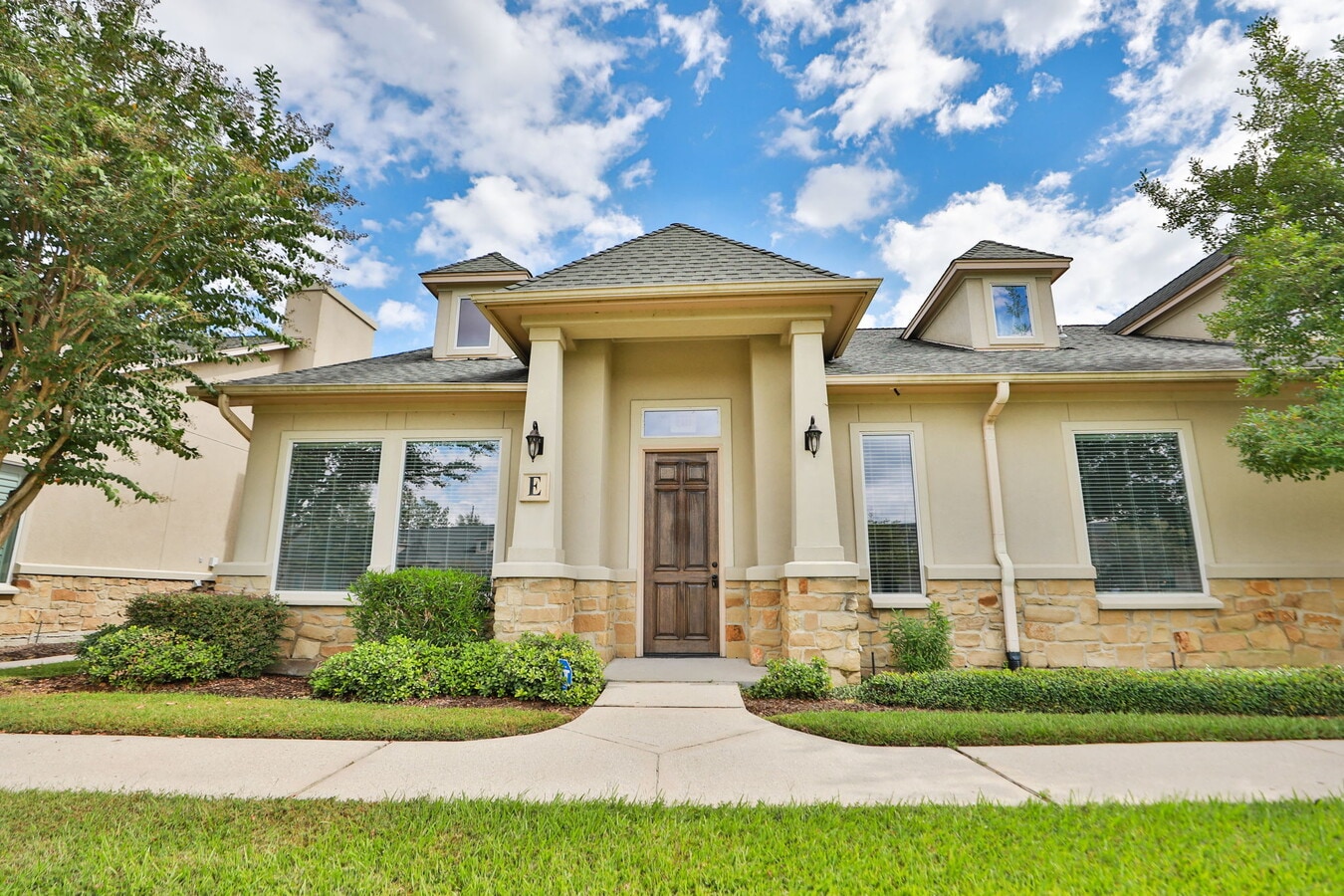 11607 Spring Cypress Rd, Tomball, TX 77377 - Unité E -  - Photo intérieure - Image 1 of 22