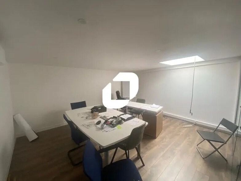 Flex in Marines for lease - Interior Photo - Image 2 of 6