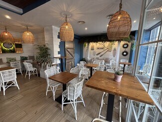 Plus de détails pour Multi-résidentiel à vendre