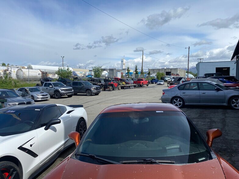 1000 W 66th Ct, Anchorage, AK à vendre - Photo du bâtiment - Image 2 de 14