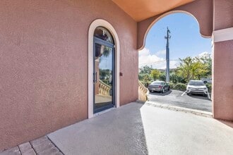 2484 Caring Way, Port Charlotte, FL à louer Photo du bâtiment- Image 1 de 32