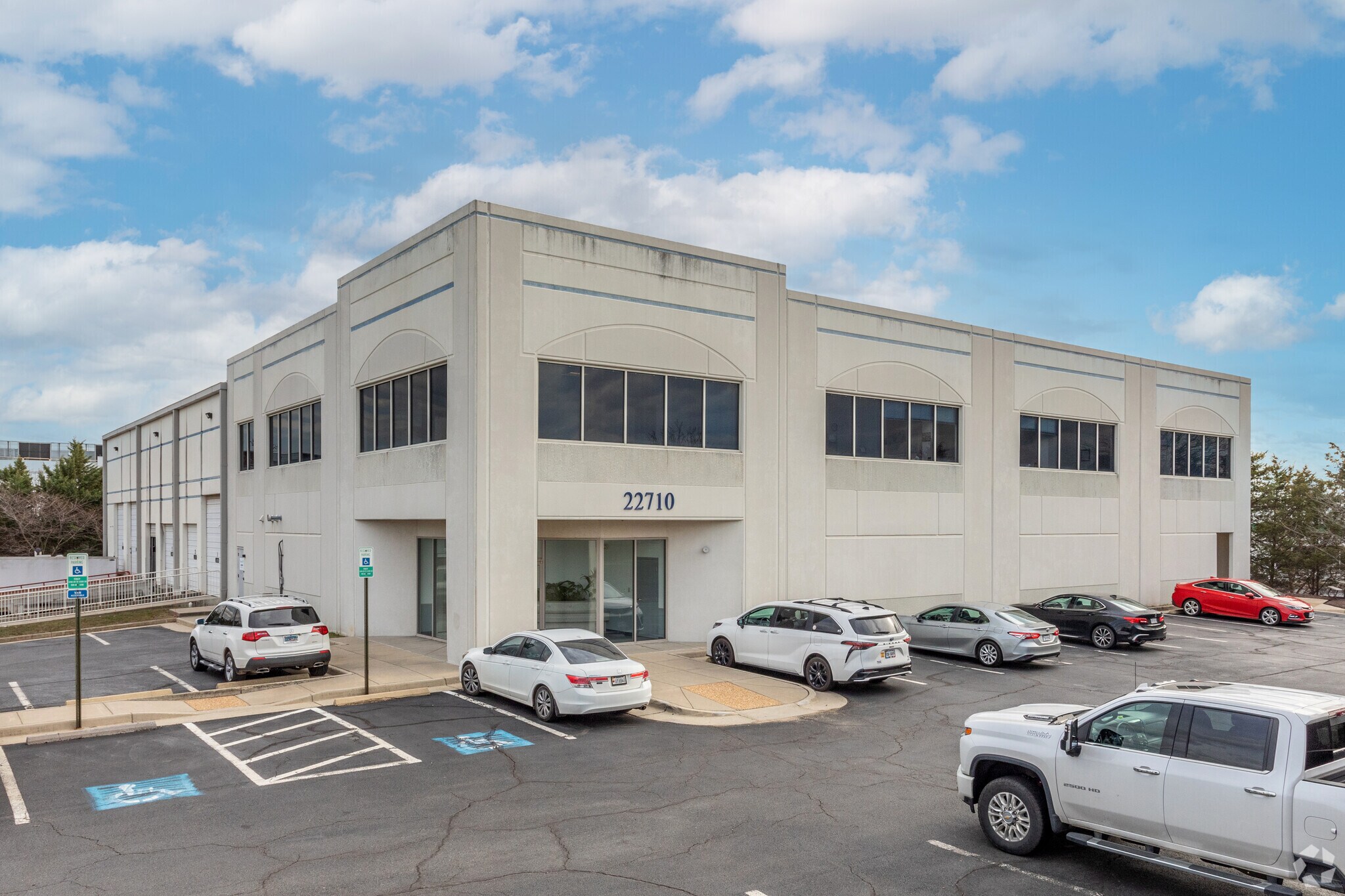 22710 Executive Dr, Sterling, VA à vendre Photo du bâtiment- Image 1 de 1