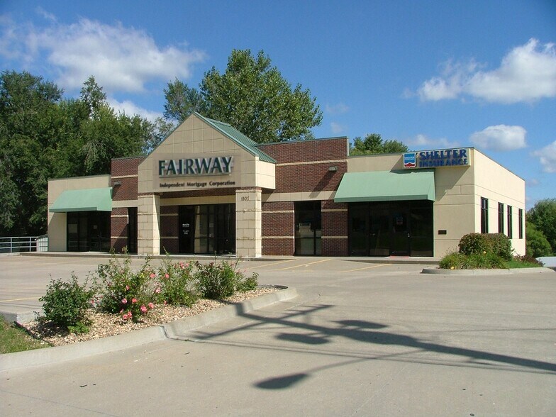 1807 N Woodbine Rd, Saint Joseph, MO for lease - Building Photo - Image 2 of 4