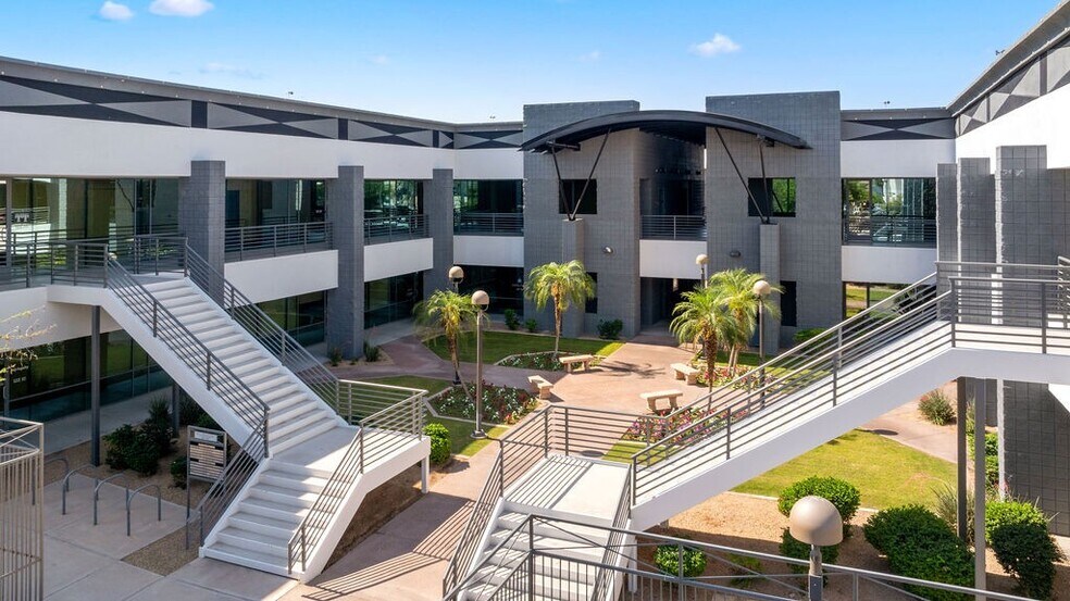 1553 W Todd Dr, Tempe, AZ à louer - Photo du bâtiment - Image 3 de 17