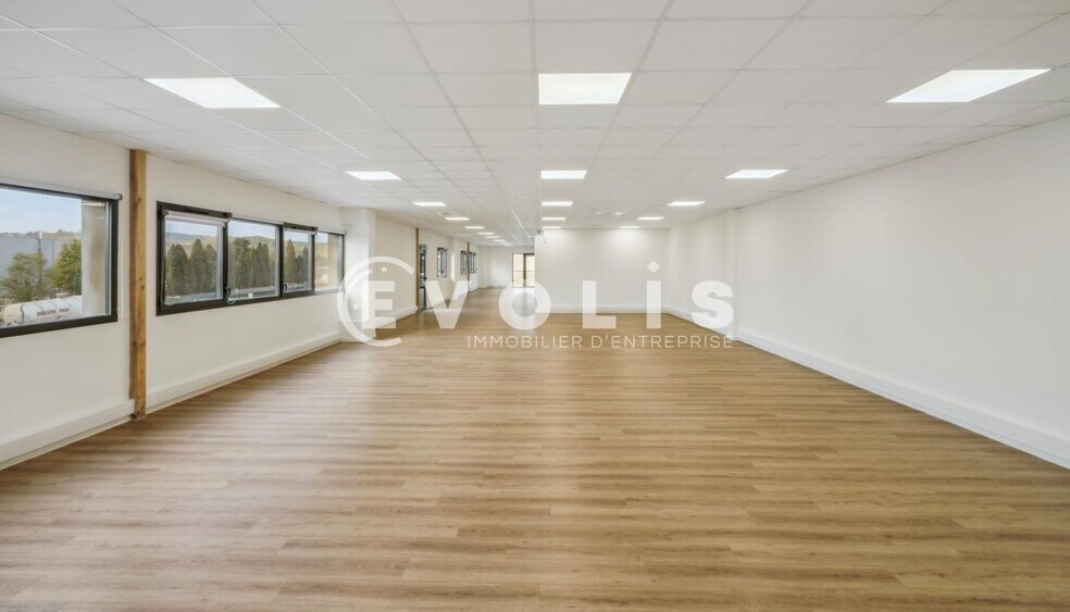 Office in Graveson for lease - Interior Photo - Image 3 of 11