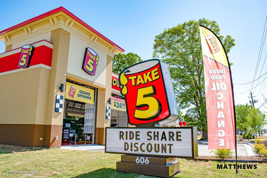 1471 Mount Hope Ave, Rochester, NY for sale - Building Photo - Image 2 of 4