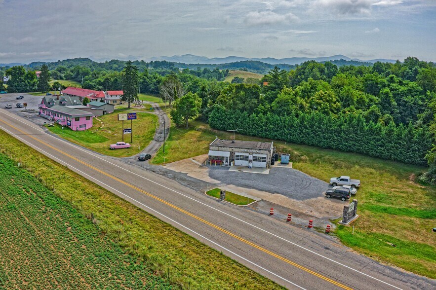 4373 S Lee Hwy, Natural Bridge, VA à vendre - Photo du bâtiment - Image 2 de 15