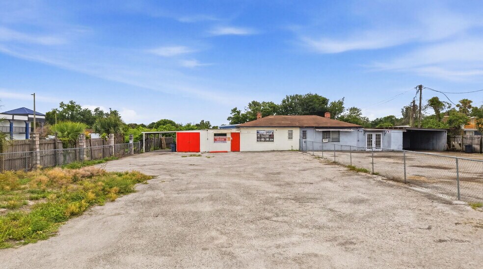8710 E Colonial Dr, Orlando, FL à louer - Photo du bâtiment - Image 3 de 51