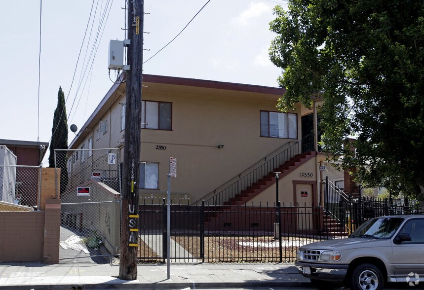 2550 35th Ave, Oakland, CA à vendre - Photo du bâtiment - Image 3 de 62