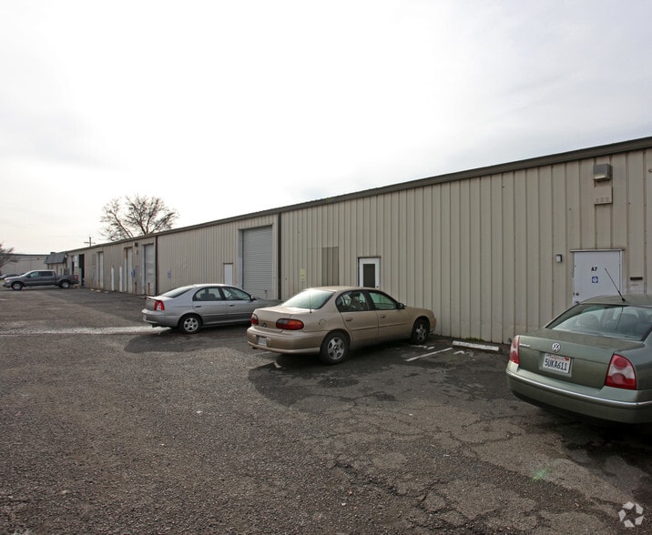 2945 Ramona Ave, Sacramento, CA for lease - Building Photo - Image 2 of 3
